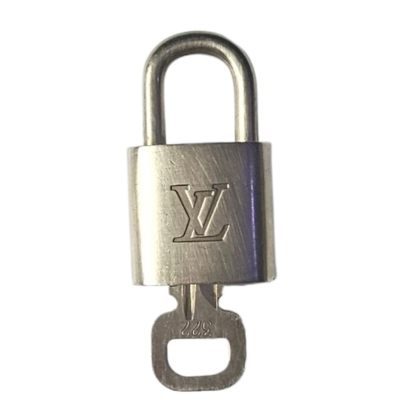Louis Vuitton Lock & Key - Picture 7 of 10